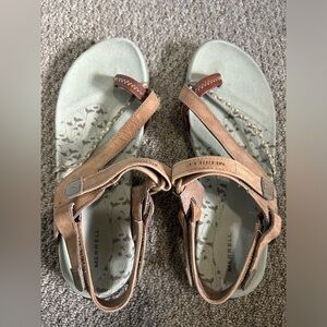 NWOT Women’s Merrell “Siena” sandals in size 9